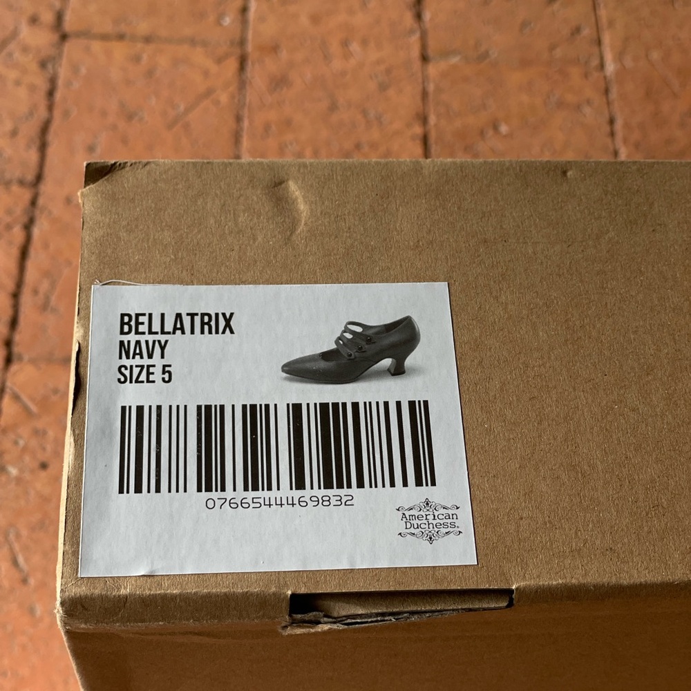 NIB American Duchess Bellatrix Edwardian Shoes in Navy - Picture 5 of 7